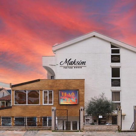 Hotel Maksim ヘルツェグ・ノヴィ エクステリア 写真