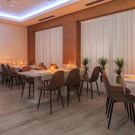 Hotel Maksim ヘルツェグ・ノヴィ エクステリア 写真