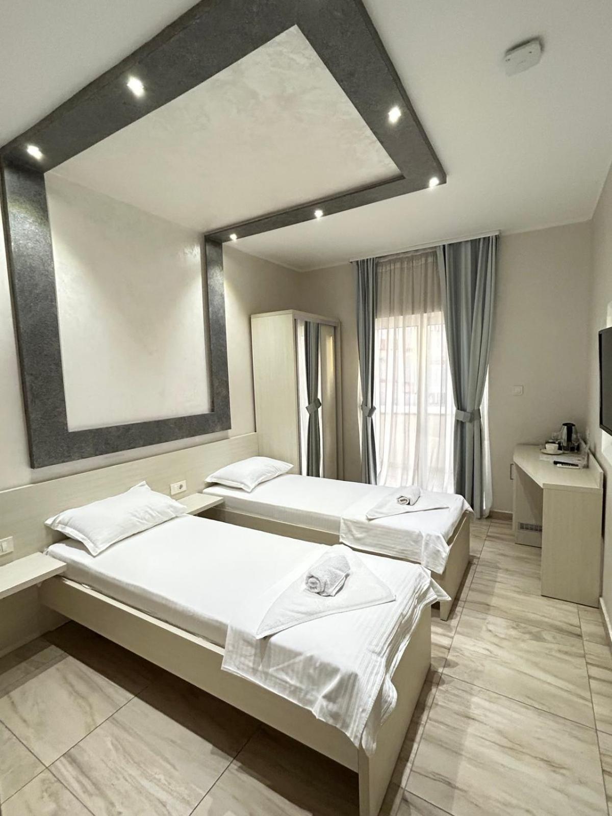 Hotel Maksim ヘルツェグ・ノヴィ エクステリア 写真