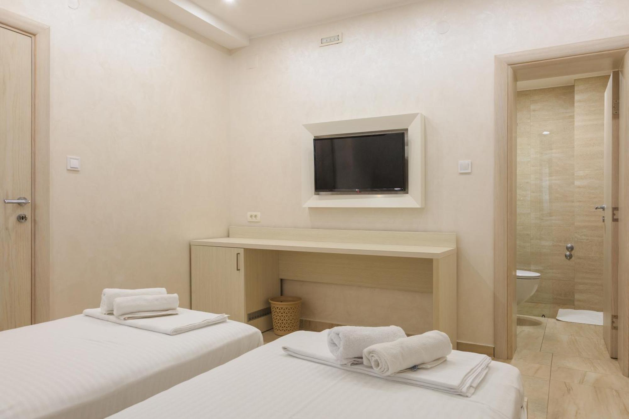 Hotel Maksim ヘルツェグ・ノヴィ エクステリア 写真