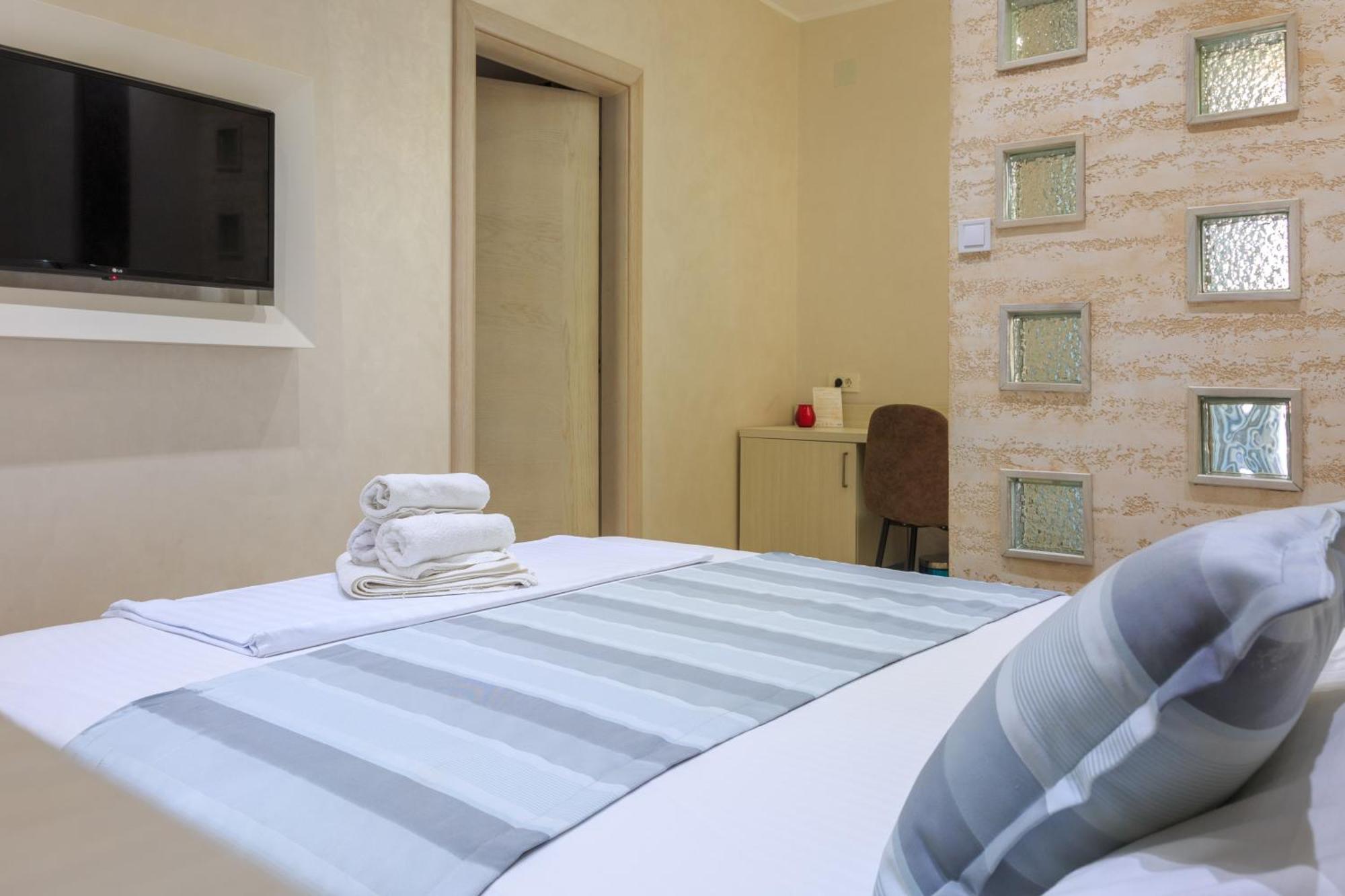 Hotel Maksim ヘルツェグ・ノヴィ エクステリア 写真