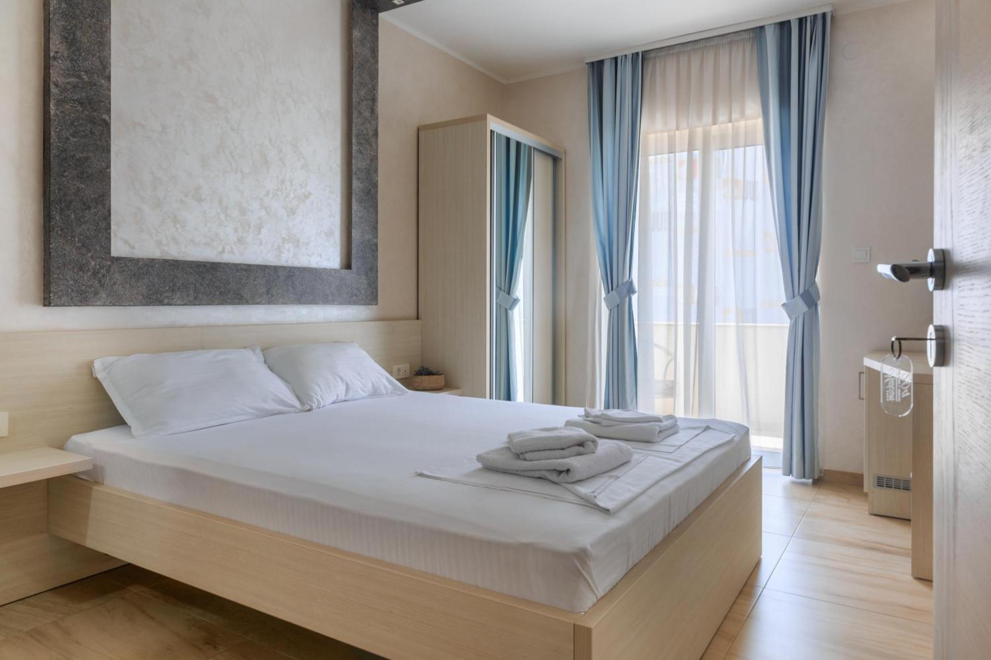 Hotel Maksim ヘルツェグ・ノヴィ エクステリア 写真