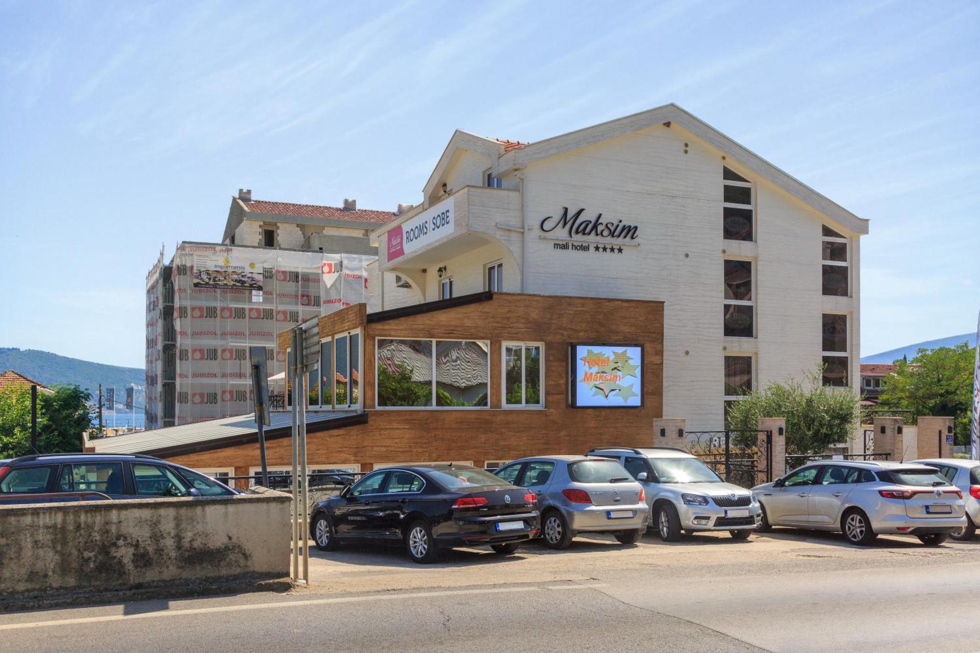 Hotel Maksim ヘルツェグ・ノヴィ エクステリア 写真