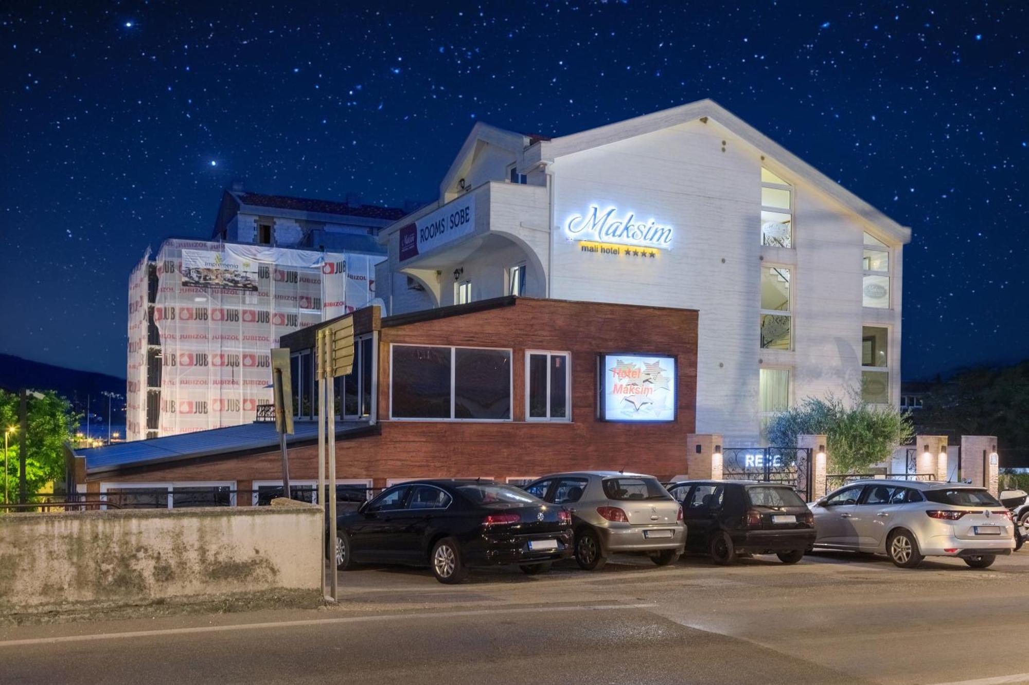 Hotel Maksim ヘルツェグ・ノヴィ エクステリア 写真