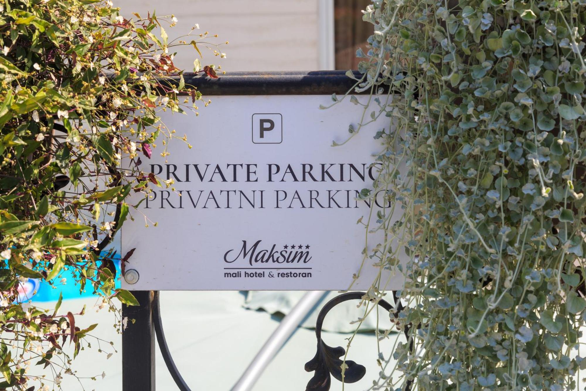 Hotel Maksim ヘルツェグ・ノヴィ エクステリア 写真