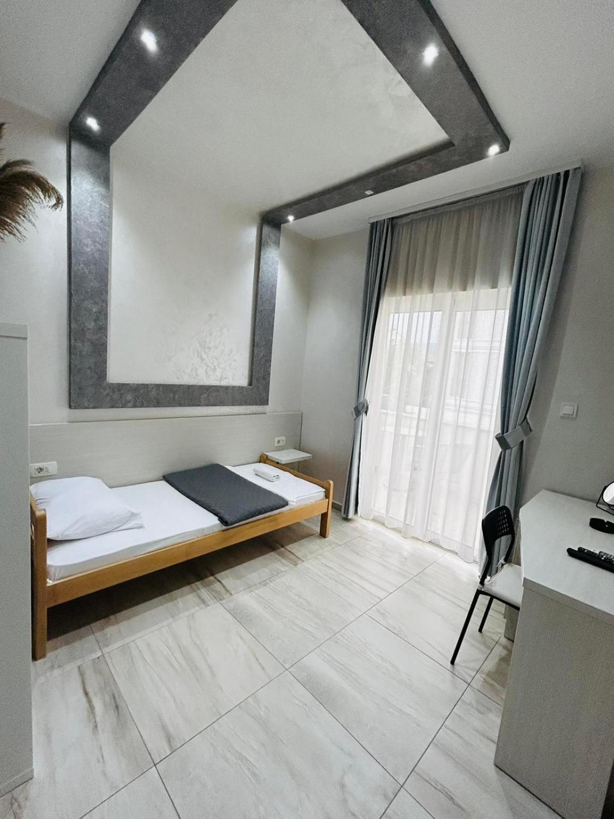 Hotel Maksim ヘルツェグ・ノヴィ エクステリア 写真