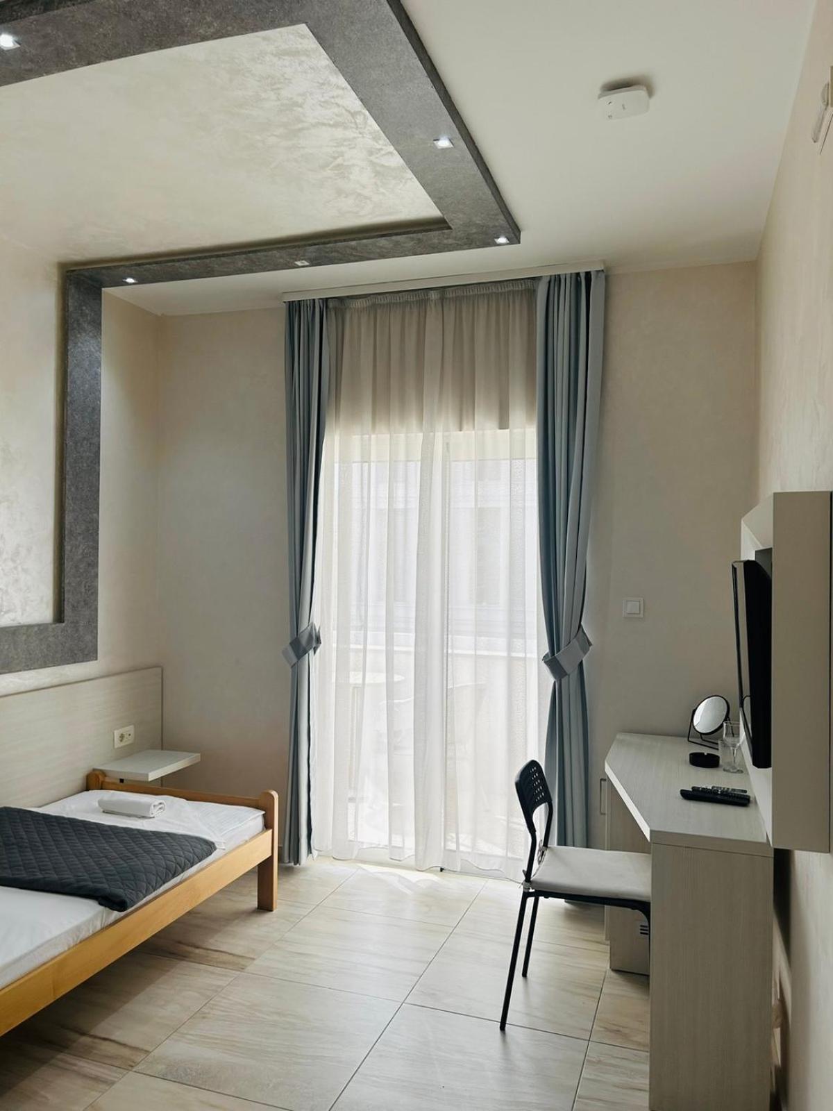 Hotel Maksim ヘルツェグ・ノヴィ エクステリア 写真
